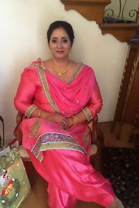 Desi mom sizzling & stunning saree muffs