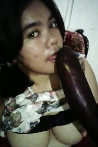 Budak sekolah tetek besar